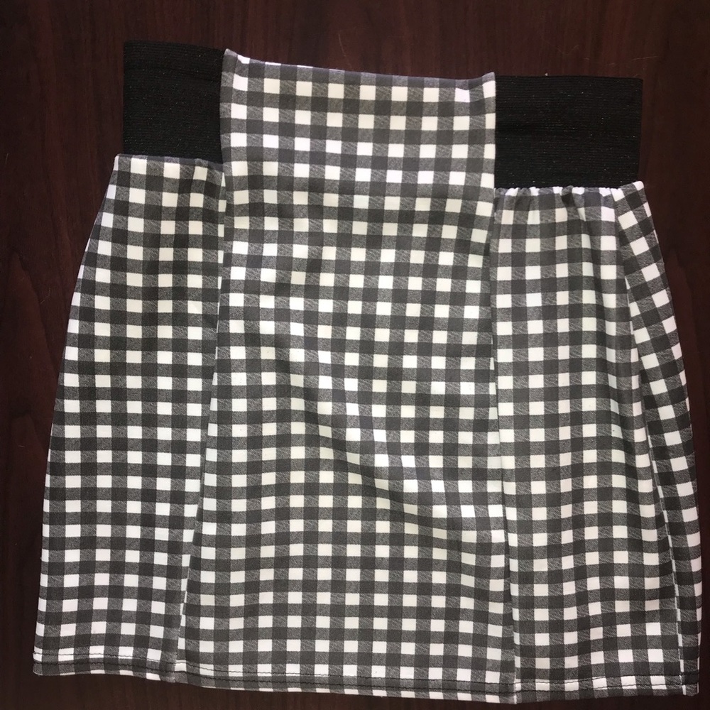 Checkered BooHoo Mini Skirt - Picture 5 of 6